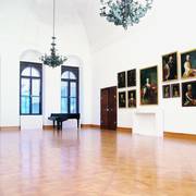 Zgrada muzeja - velika dvorana s portretima